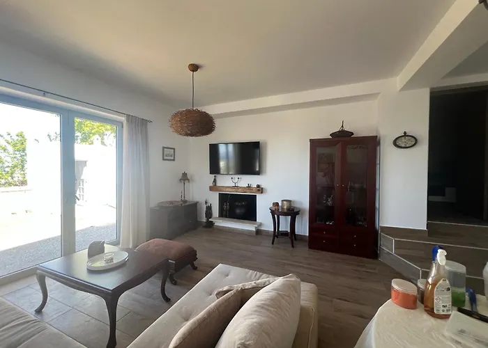 Moeses House