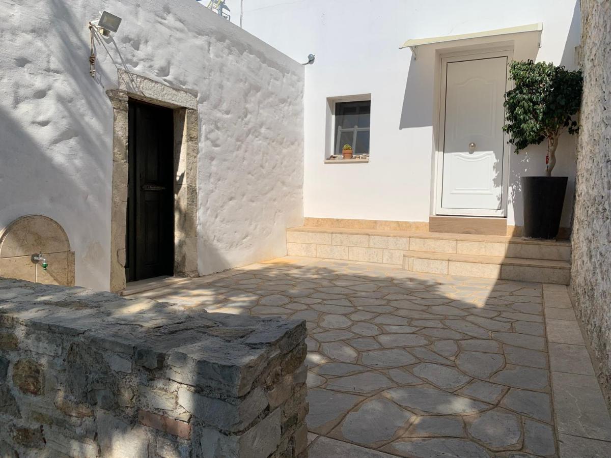 Moeses House
