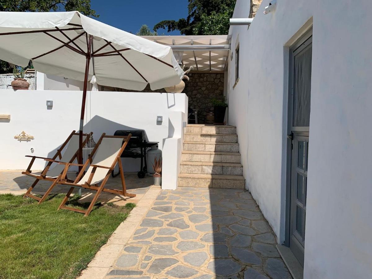 Moeses House